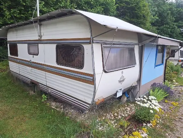 Caravane Hobby 5,20 m avec auvent 4 saisons