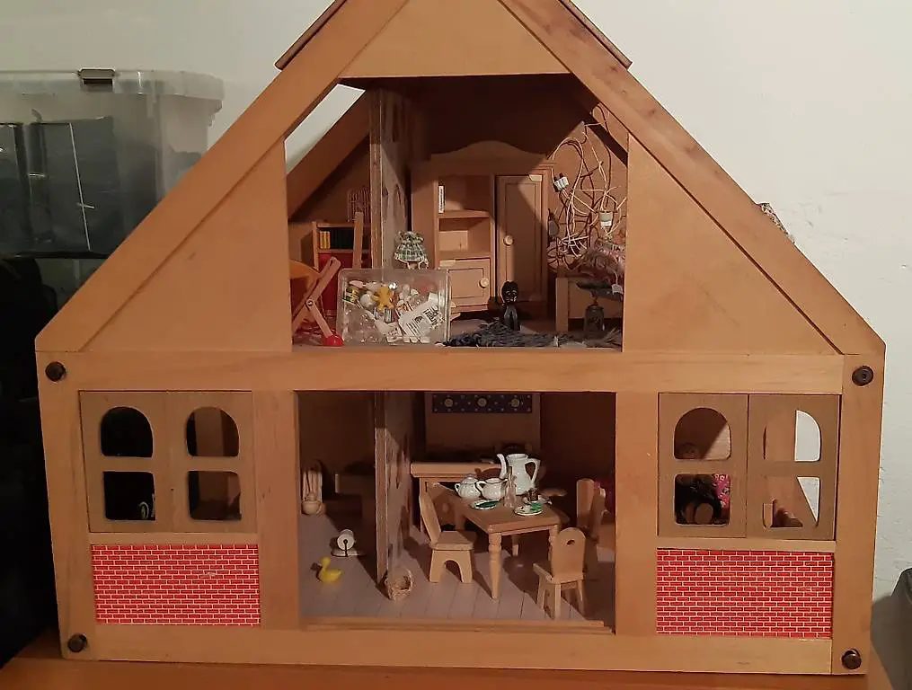 Puppenstube komplett möbliert