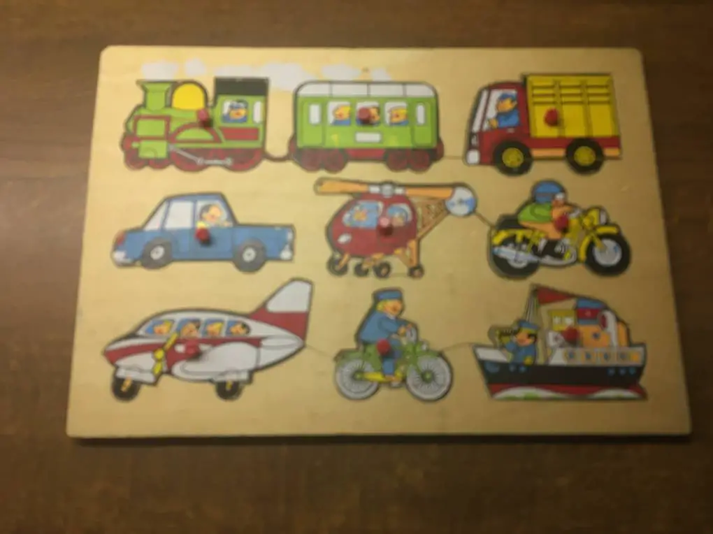 2 Holz-Steckpuzzle für Kleinkinder- mehrteilig, bunt