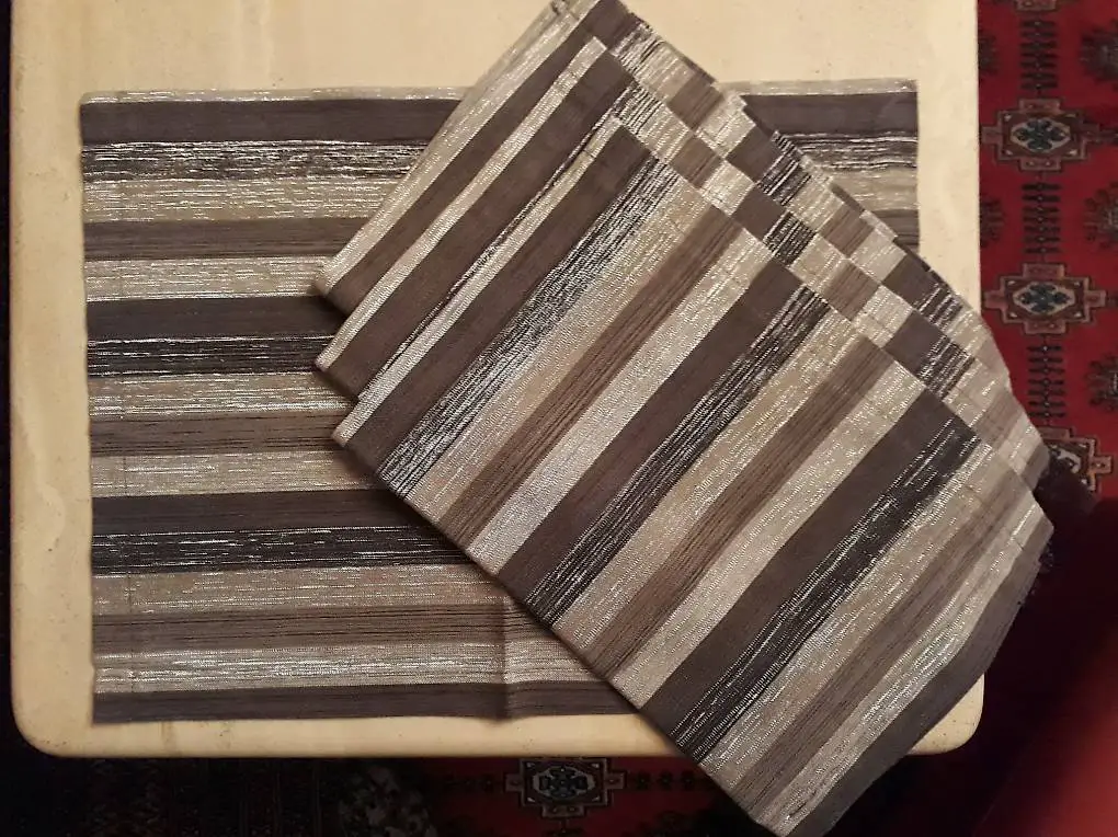 4 wenig gebrauchte festliche Tischsets