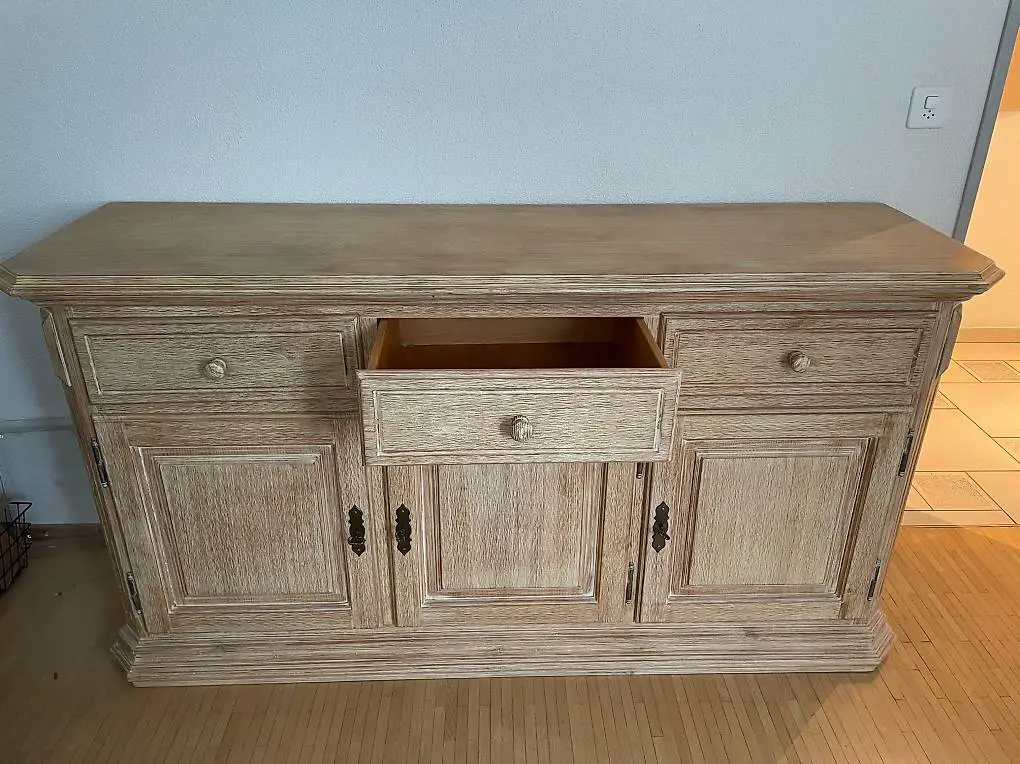 Kommode im Rustikal-Flair