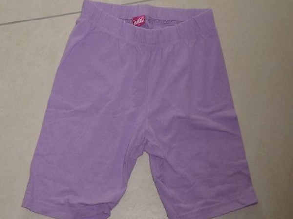 Radlerhose violett, Gr. 134, gem. Foto