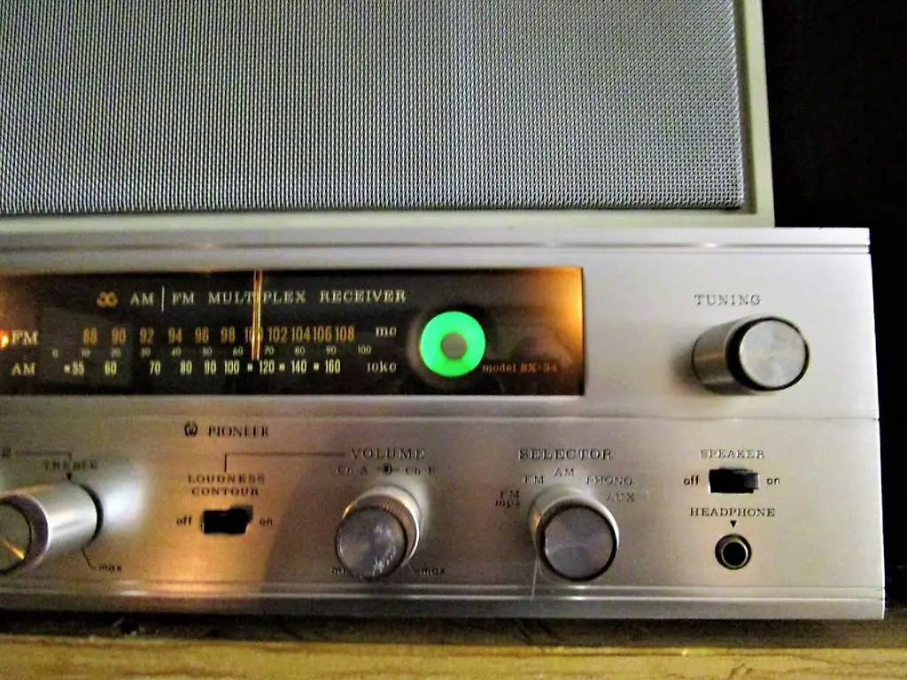 Pioneer SX-34 Röhrenreceiver revidiert.