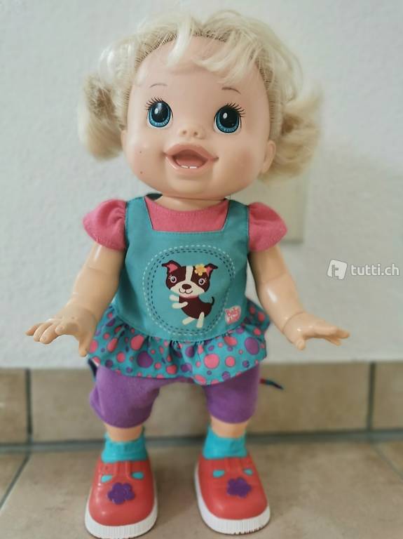 Puppe, die gehen und sprechen kann