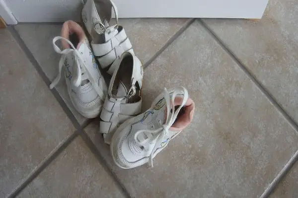 Deux paires de chaussures fille 22