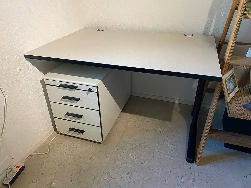 Schreibtisch ideal für Schüler