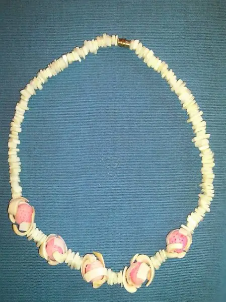 un collier fantaisie