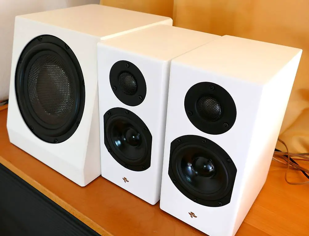 Totem KIN Monitor+TOTEM KIN Aktiv Subw 2+1 Regallautsprecher