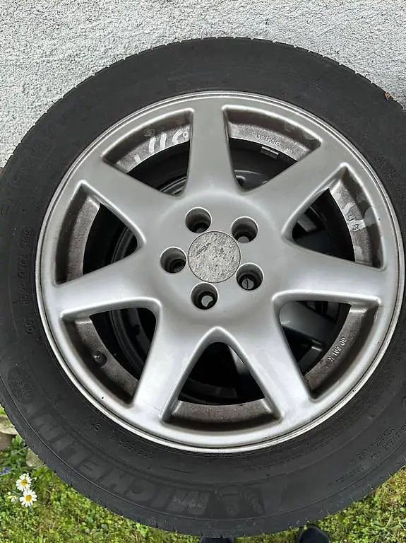 Felgen mit Sommerpneus zu Golf