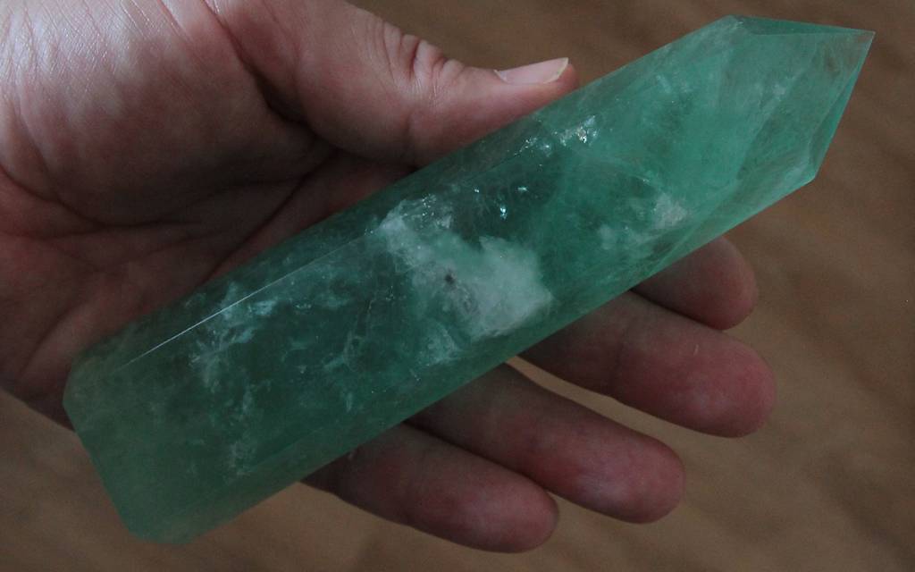 NEU: Fluorit Edelstein Obelisk grün 439 Gramm keine Kette