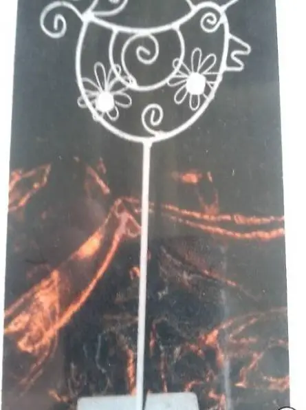 Henne auf Podest (Handarbeit)