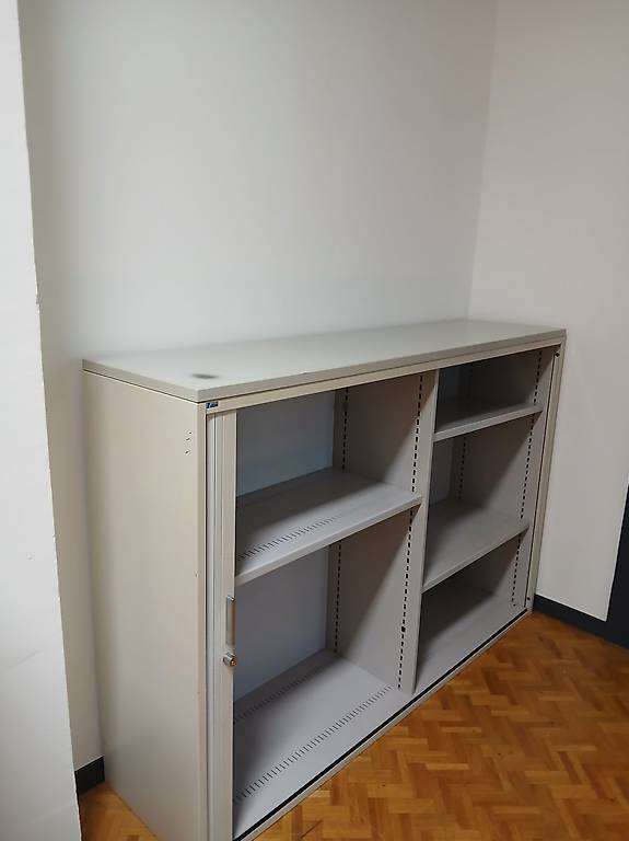 Metallschrank mit Rollladen; Marke Lista