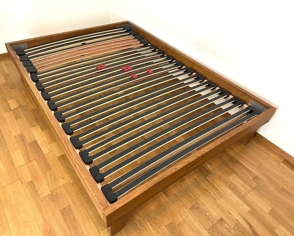 Holzbett mit Lattenrost 150 x 200 cm