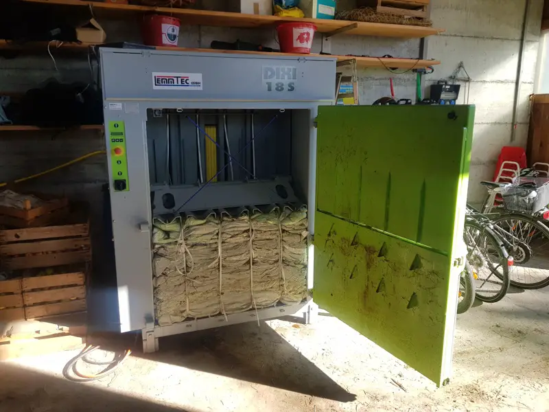 Ballenpresse für Silofolie und Karton / aufbereitet neuwertig