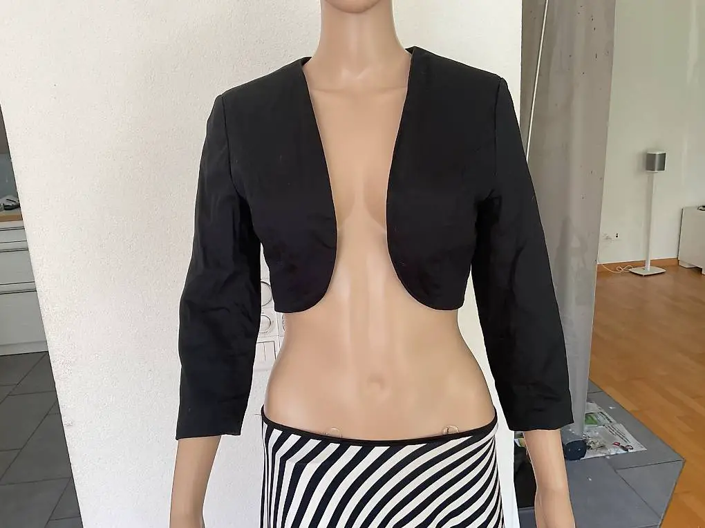 Bolero in schwarz / Grösse 36 / S