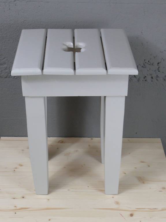 Handgefertigtes Tabourettli, frisch renoviert