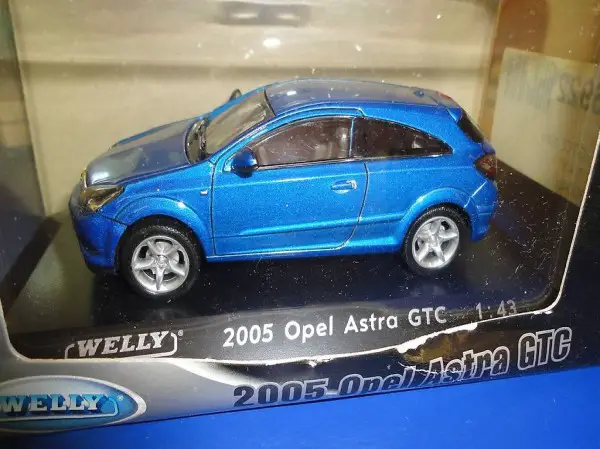 Diverse Modellautos in originaler Verpackung (Opel...)