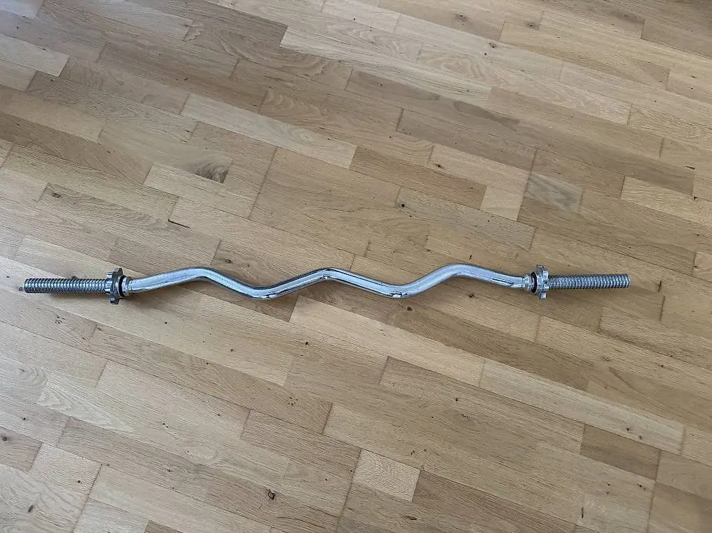 Langhantel SZ mit Gewichten