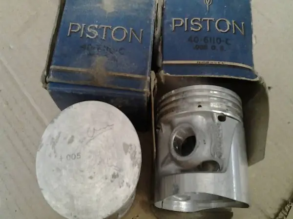 ford V8 pistons