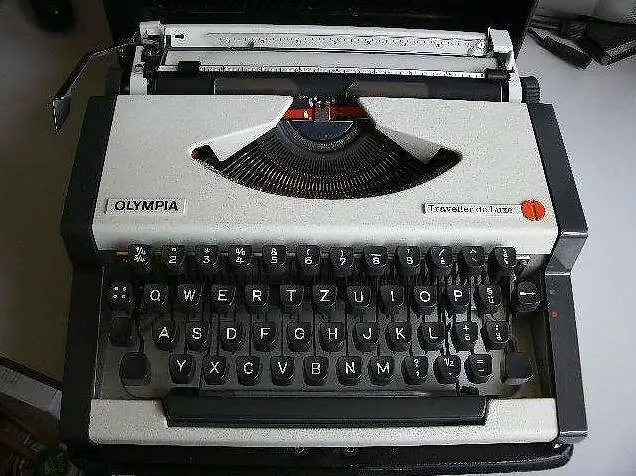 mech Schreibmaschine Olympia Travelle de Luxe m Lerderkoffer