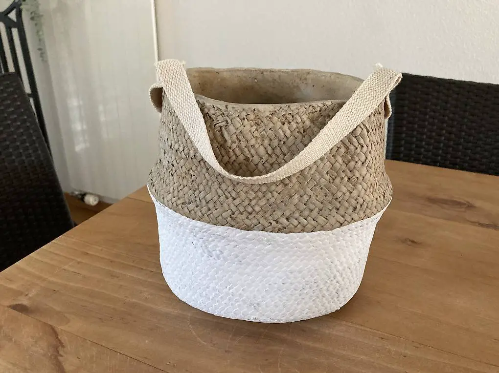 massiver Beton Übertopf in Korboptik, von Loberon