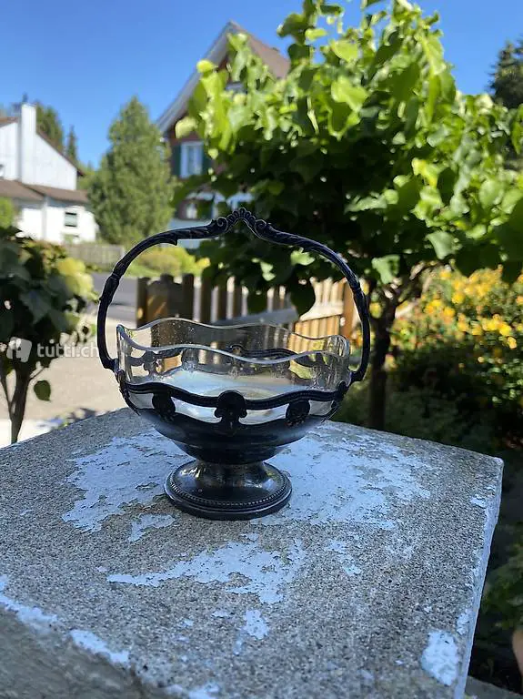versilbertes Henkelkörbchen mit Glaseinsatz antik