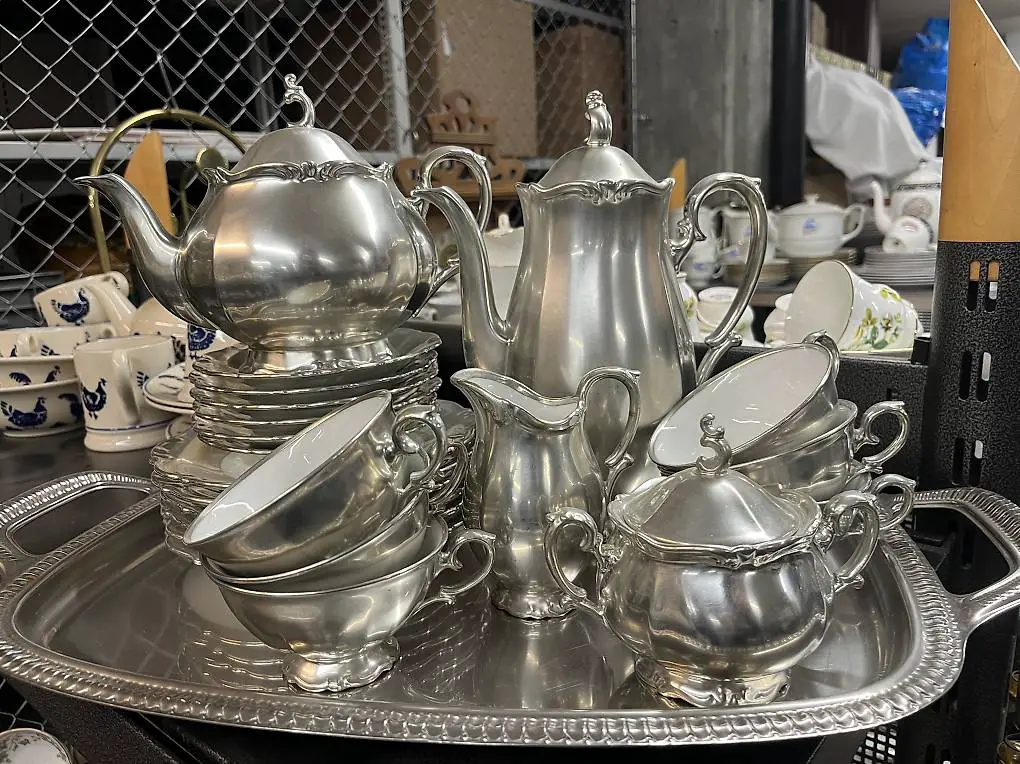 edler Kaffee-Teeservice für 6 Pers. Porzellan versilbert