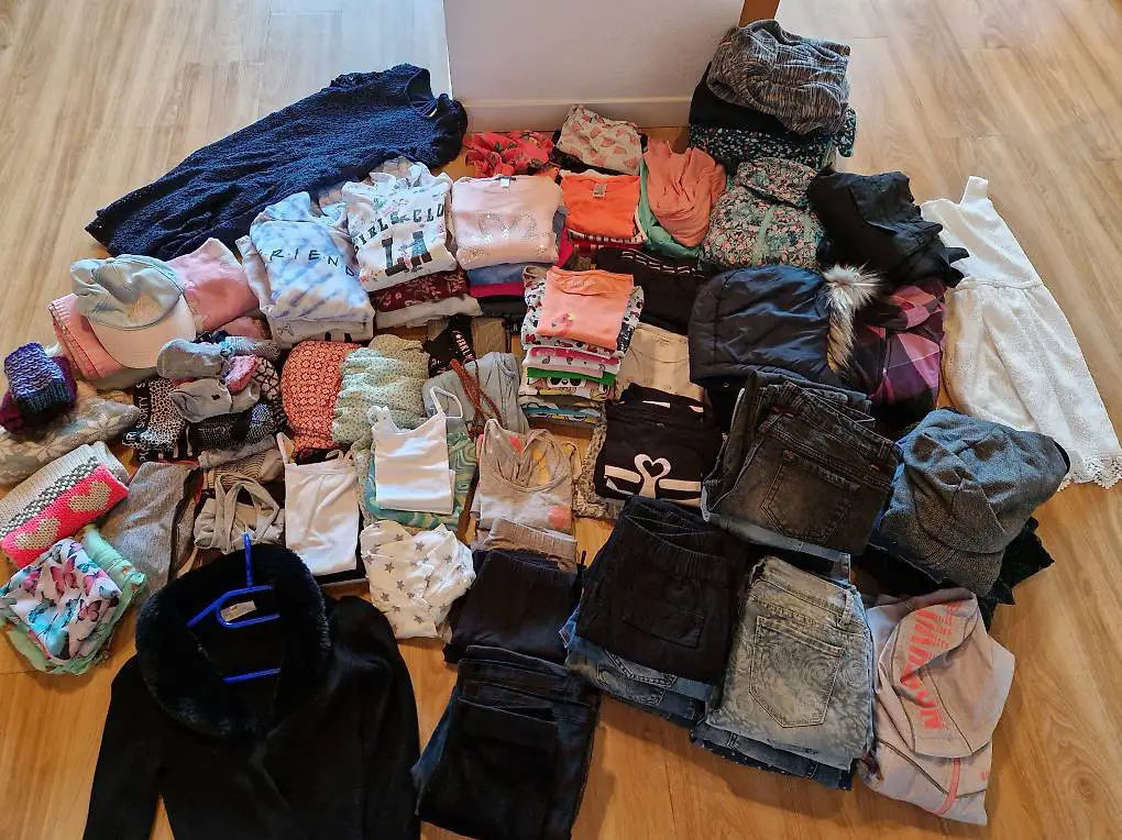 Mädchen Kleider 146/152