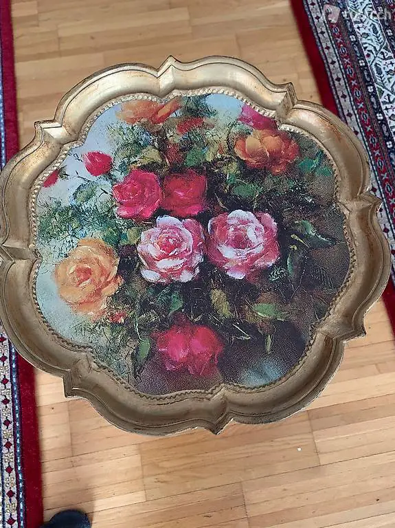 Blumen gemusterte klein Tischlein