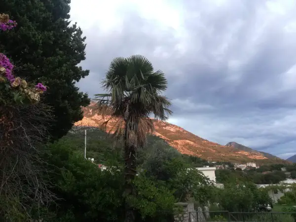 Erschlossener Baugrund. 402m2 Meer 800m. Meerblick