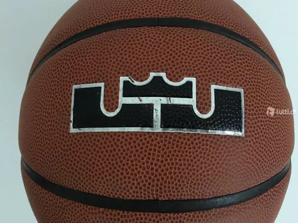 Neuwertiger NIKE Lebron James Synth Leather Basketball
