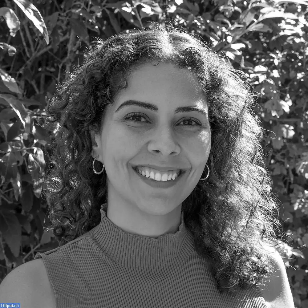 Kreative Betreuerin bietet flexible Unterstützung