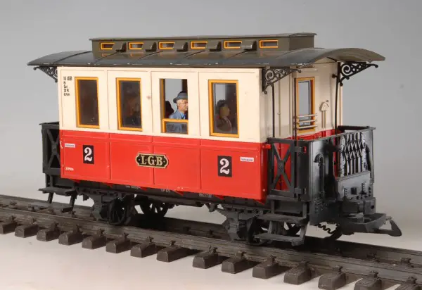 LGB Personenwagen 2 Klasse mit Fahrgäste bestückt