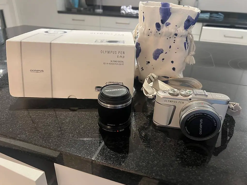 Olympus Pen E-PL9 inkl. Zusatz-Objektiv sowie Case