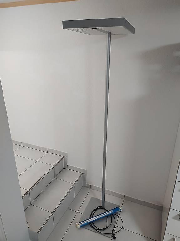 Stehleuchte Büro