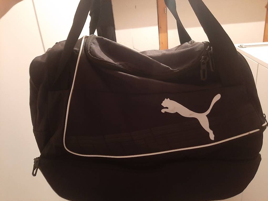 Sporttasche Puma mit separatem Schuhfach (unten)