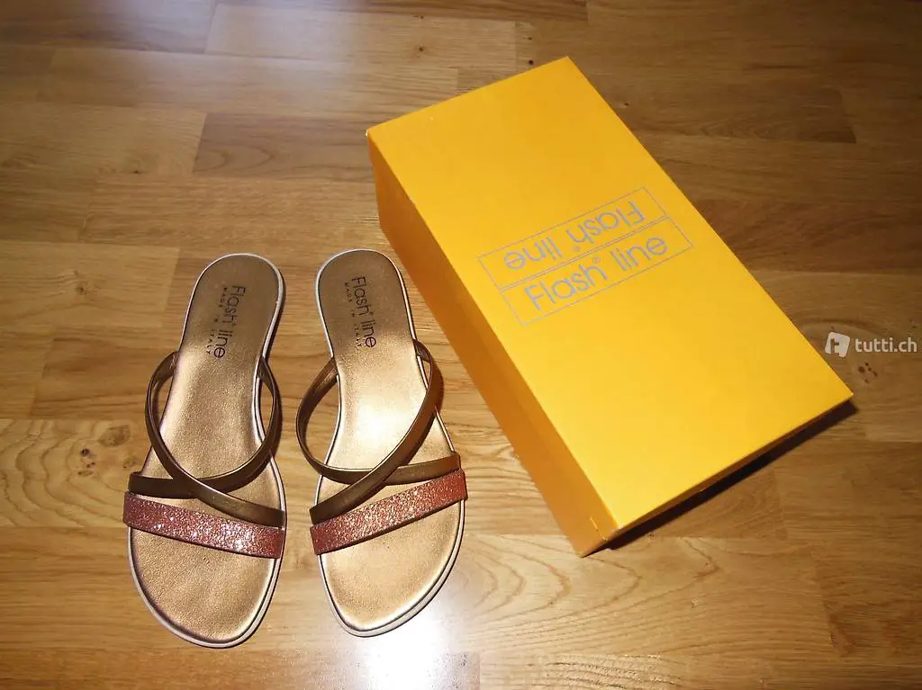 Schöne goldfarbene Sandalen in Gr. 37 / Neuwertig