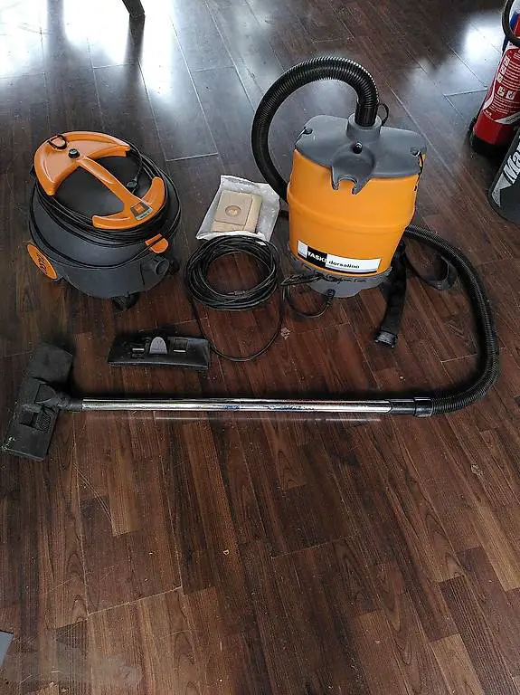 2Stk. Staubsauger / Rückensauger "Taski"