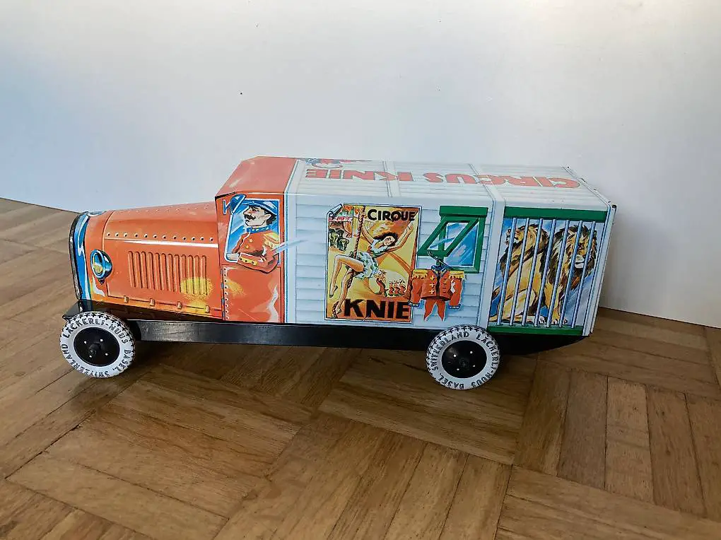 Lastwagen Blech Auto Circus Knie