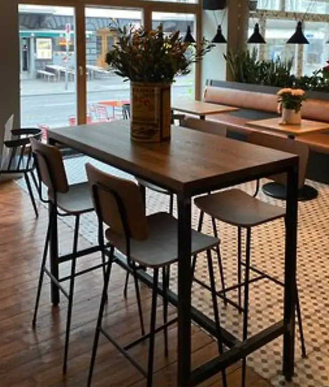 Bartisch mit 4 Hocker