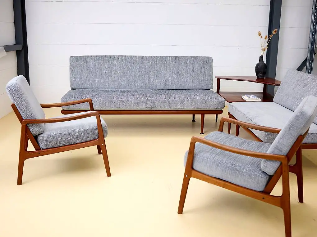 Minerva 2-Sitzer Sofa&Beistelltisch von Peter Hvidt