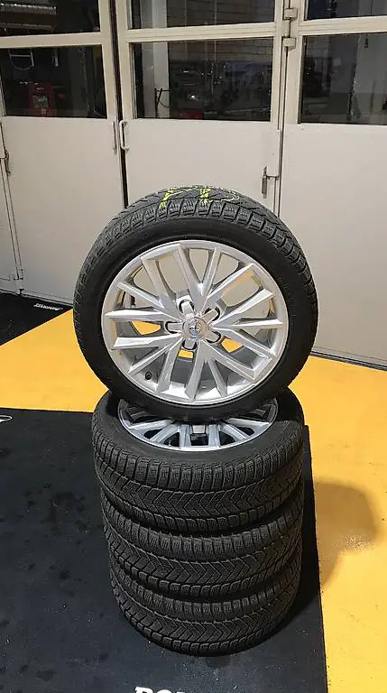 Ruote in lega invernali originali Toyota Corolla 225/45/17