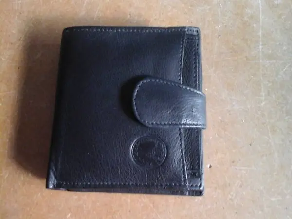 Schwarzes Lederportemonnaie neu
