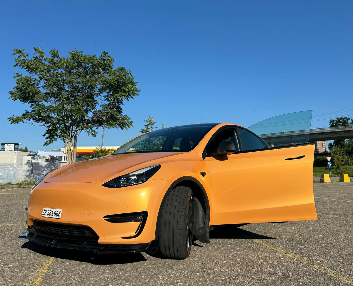 TESLA Model Y Performance D
