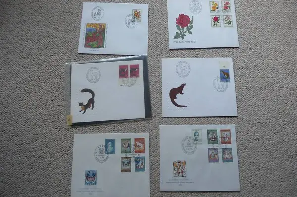 Umschläge mit Schweizer Briefmarken