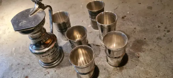 Zinnkanne mit 6 Bechern