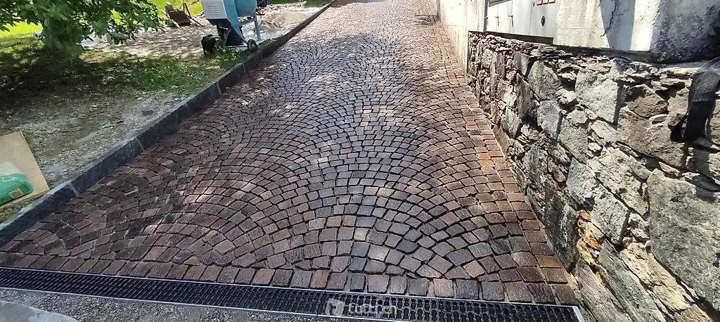  VendoDadi in porfido multicolore.