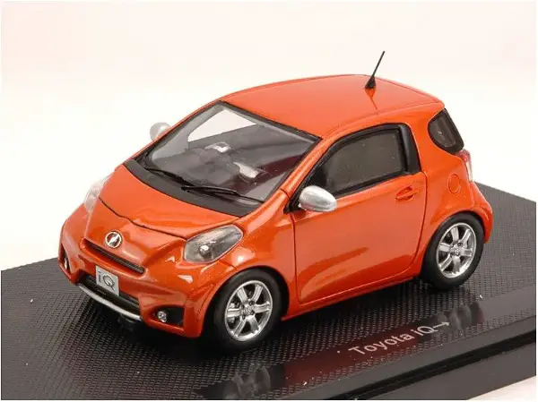 NEU: Toyota IQ 2008-2015 RHD orange met. 1:43 von Ebbro