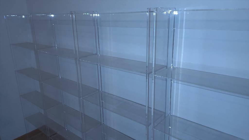 Plexiglas-Regale
