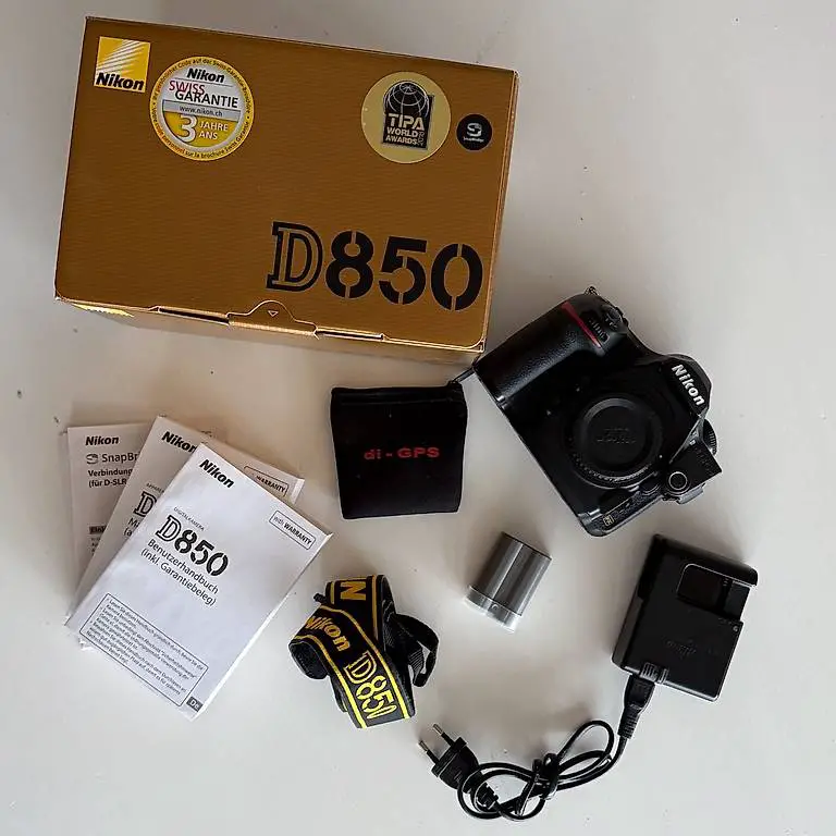 Nikon D850 + GPS adapter